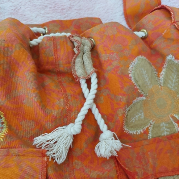 Edge Large Embroidered Bohemian Extendable Bucket Crossbody Bag - Picture 6 of 16